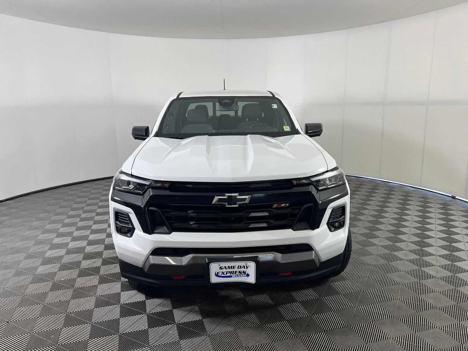 Used 2024 Summit White Chevrolet Z71 image 32