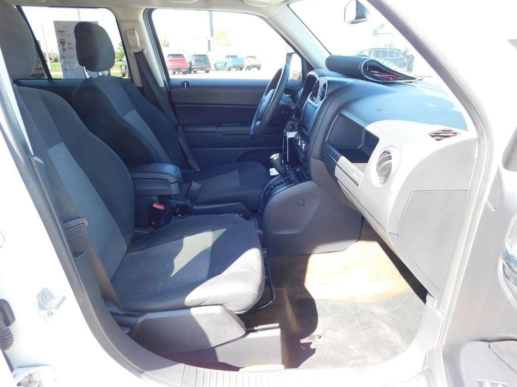 Used 2016 White Jeep Sport image 18