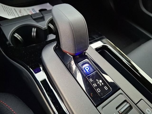 2026 Toyota Prius Plug-in Hybrid SE - Photo 10