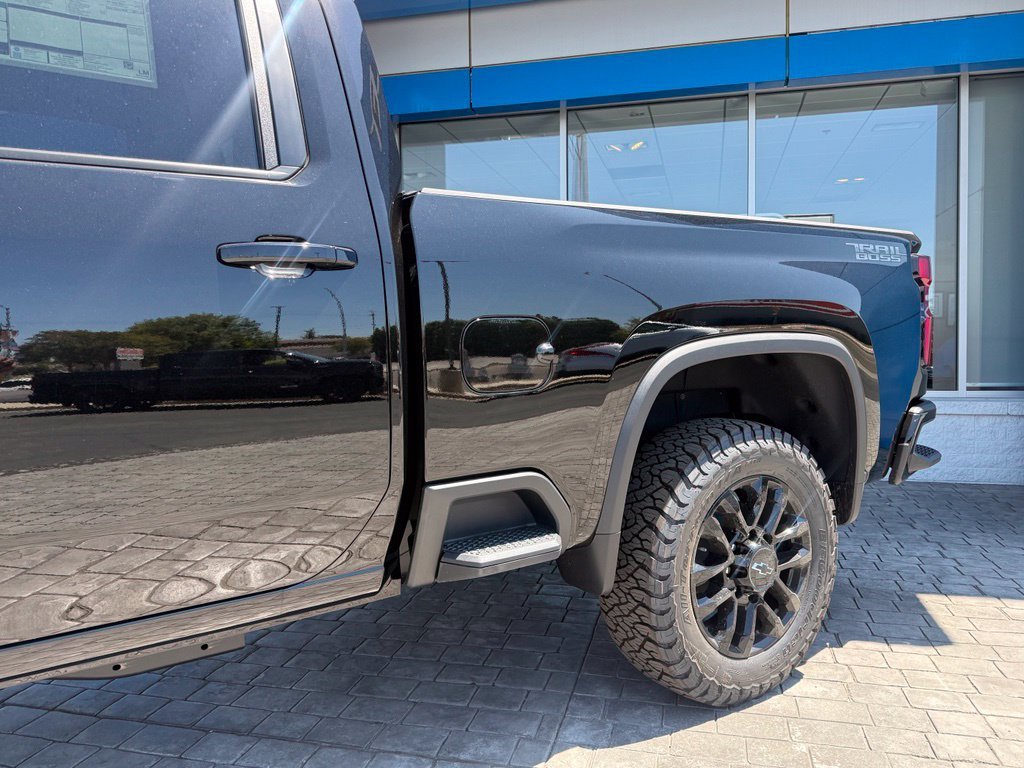 2026 Chevrolet Silverado 2500 HD LT view 6