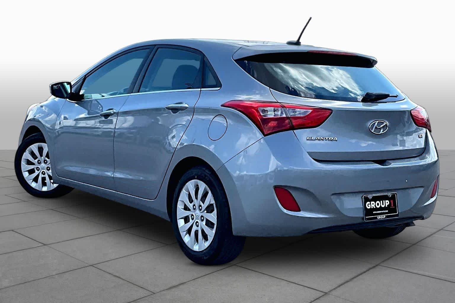 Used 2016 Titanium Gray Metallic Hyundai  image 12
