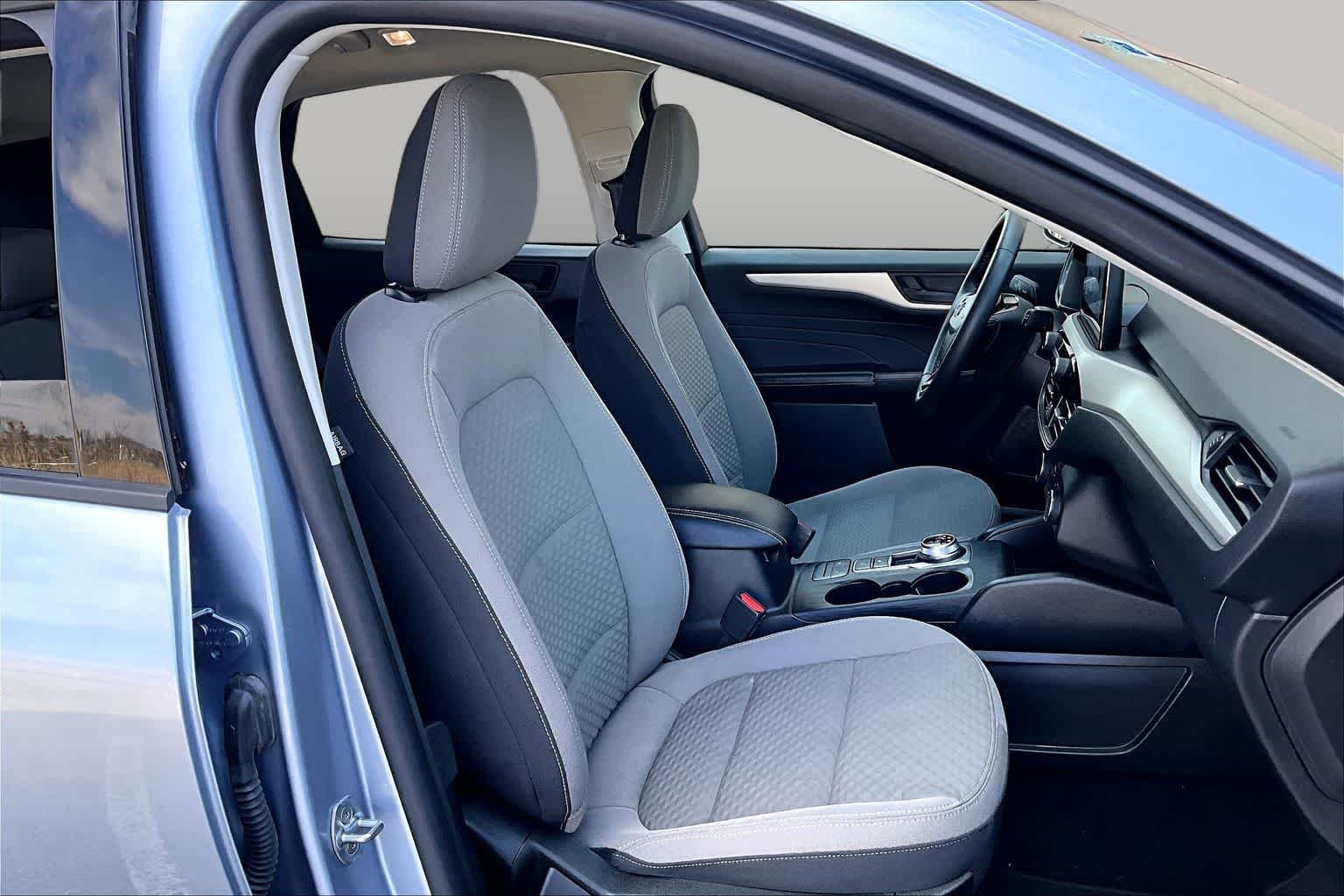 Used 2022 Iced Blue Silver Ford SE image 8