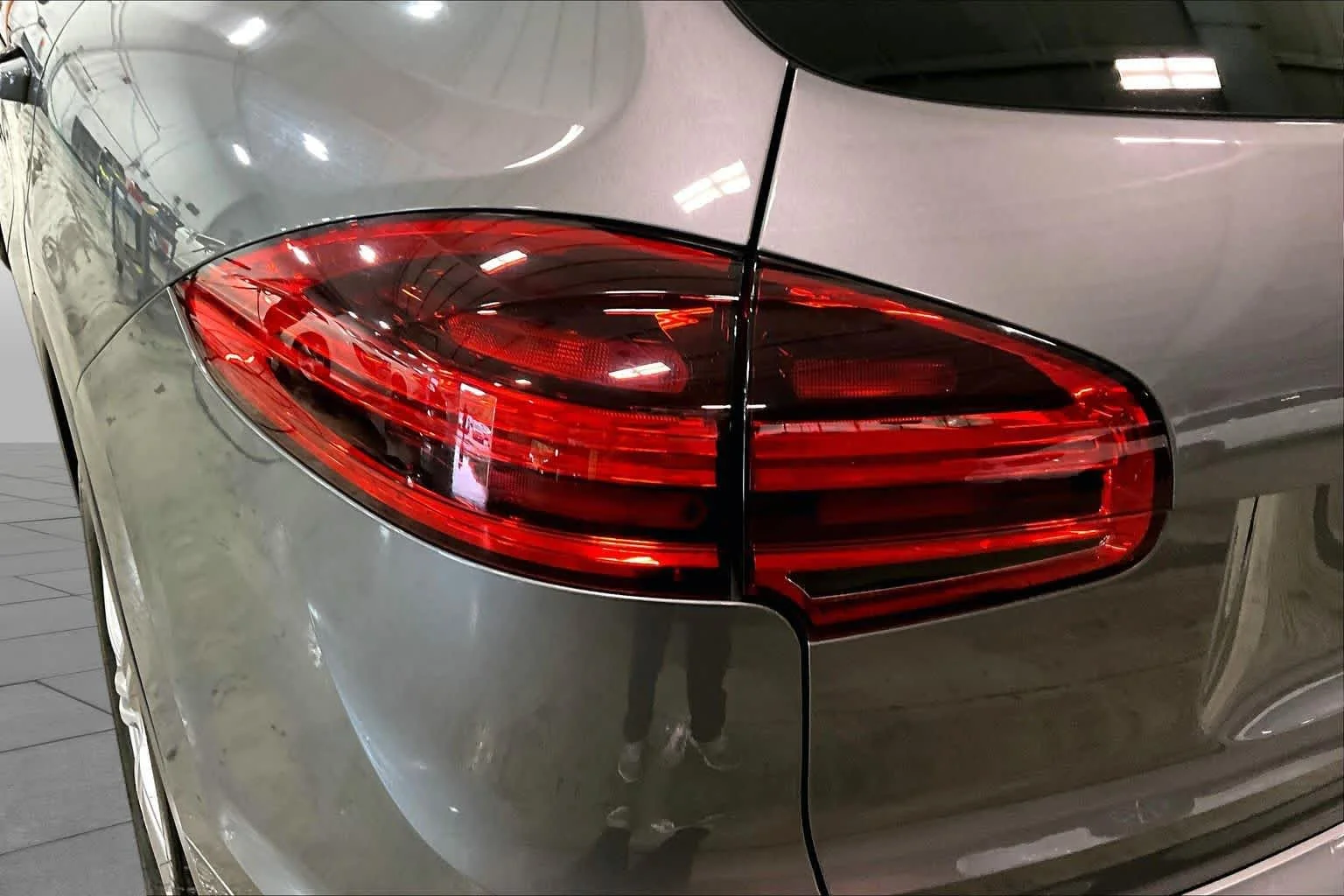 Used 2016 Meteor Gray Metallic Porsche  image 27