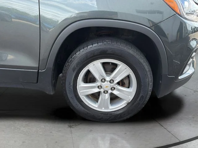 Used 2018 Gray Chevrolet LT image 30