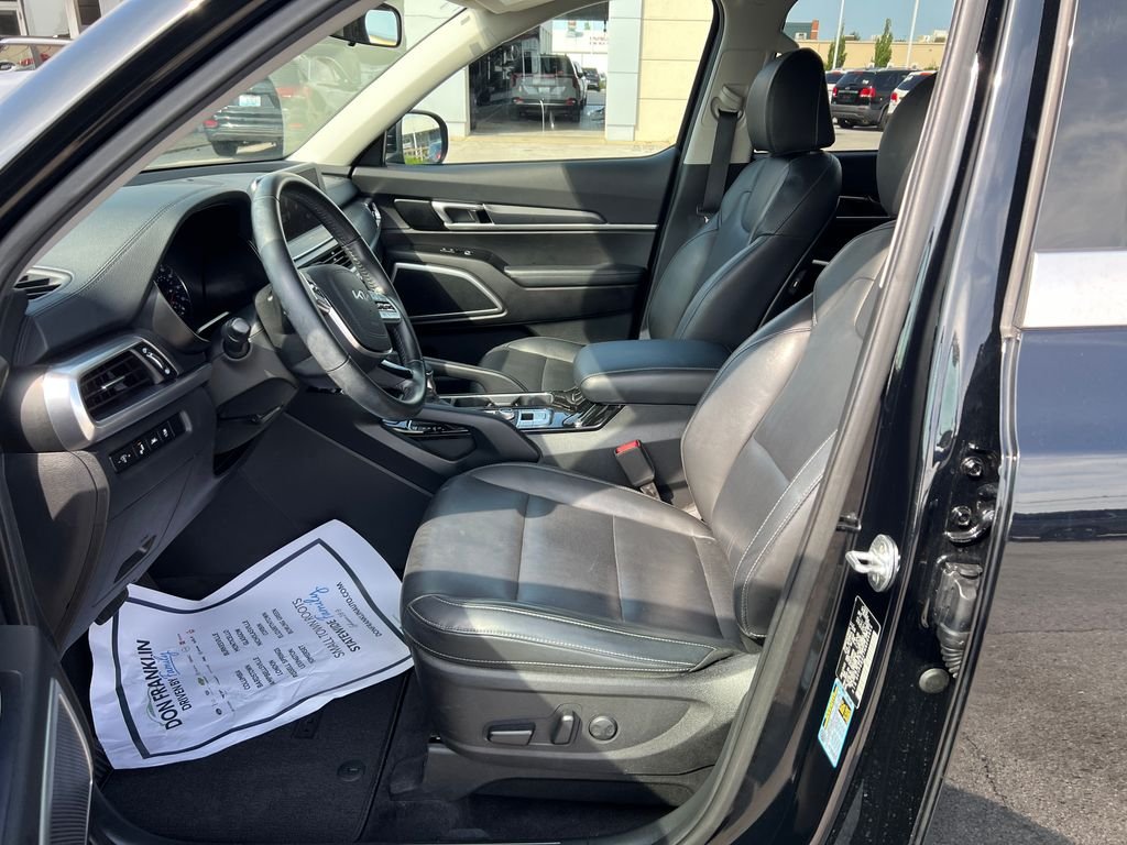 Used 2022 Black Kia S image 13