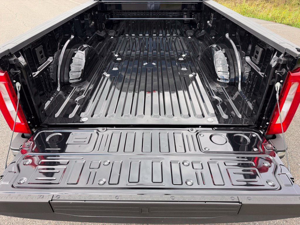New 2027 Agate Black Metallic Ford F-250® XLT image 25