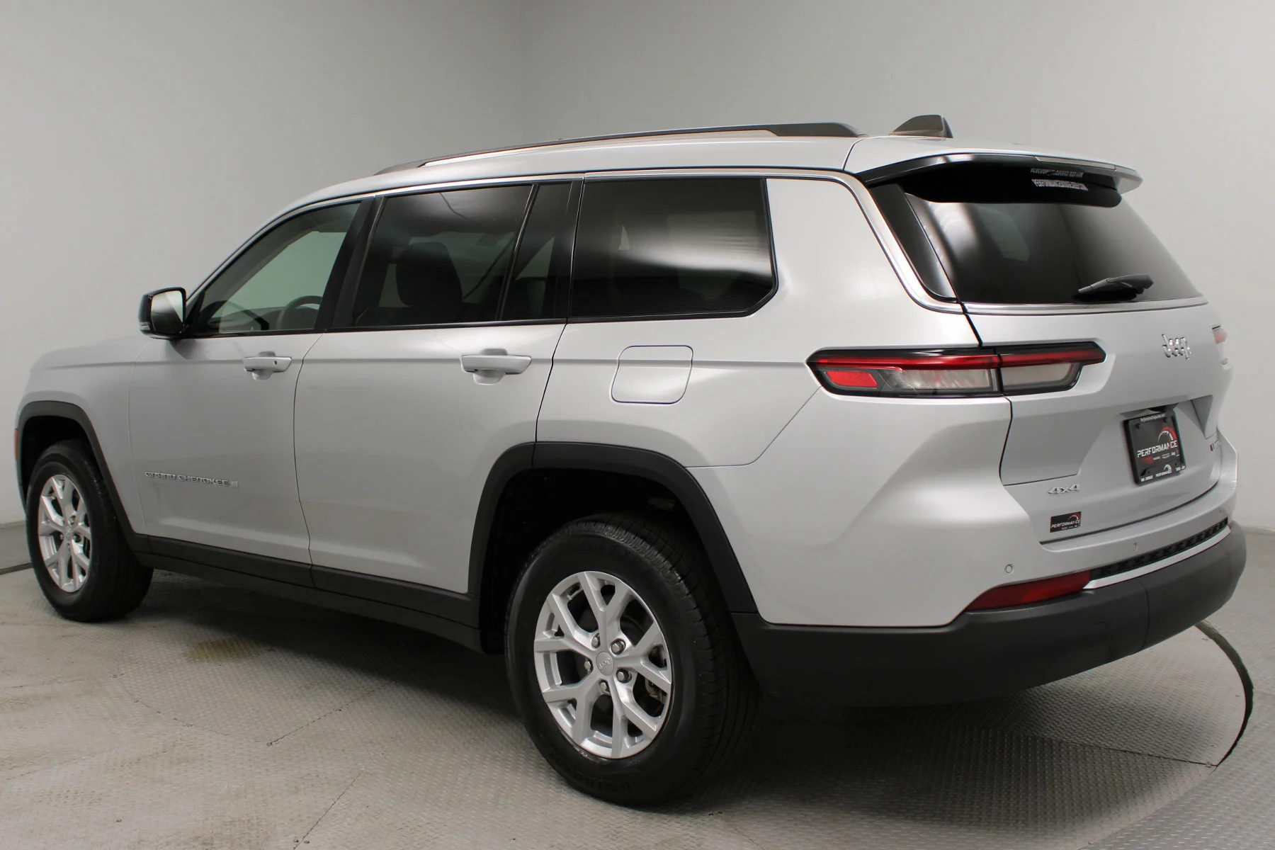 Used 2023 Silver Zynith Jeep Limited 4x4 image 8