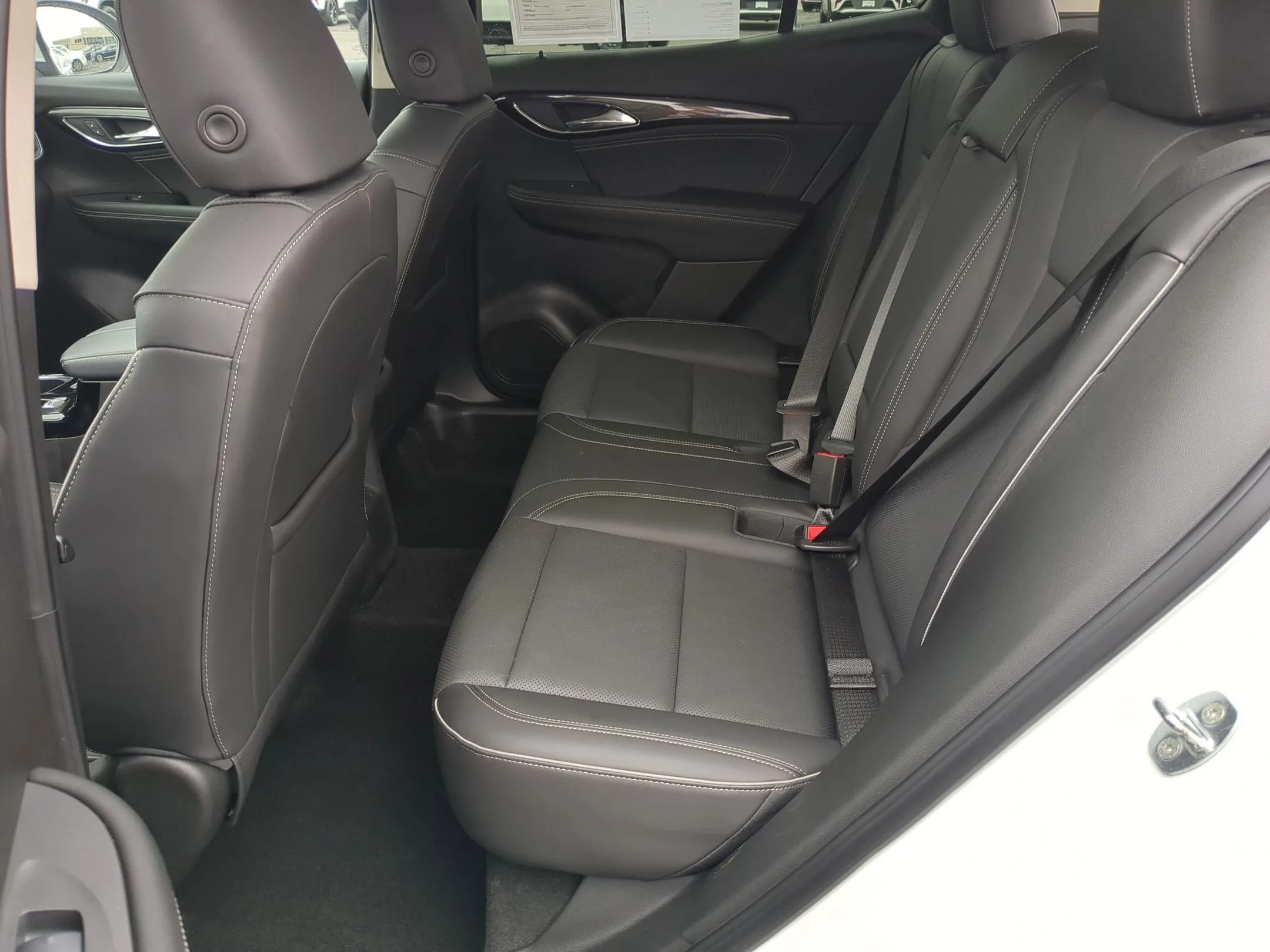 Used 2023 Summit White Buick Essence image 24