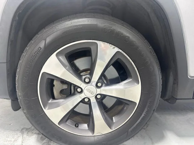 Used 2019 Silver Jeep Limited image 11