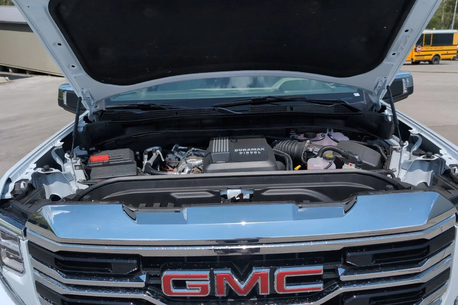 New 2026 Glacier White Tricoat GMC SLT image 28