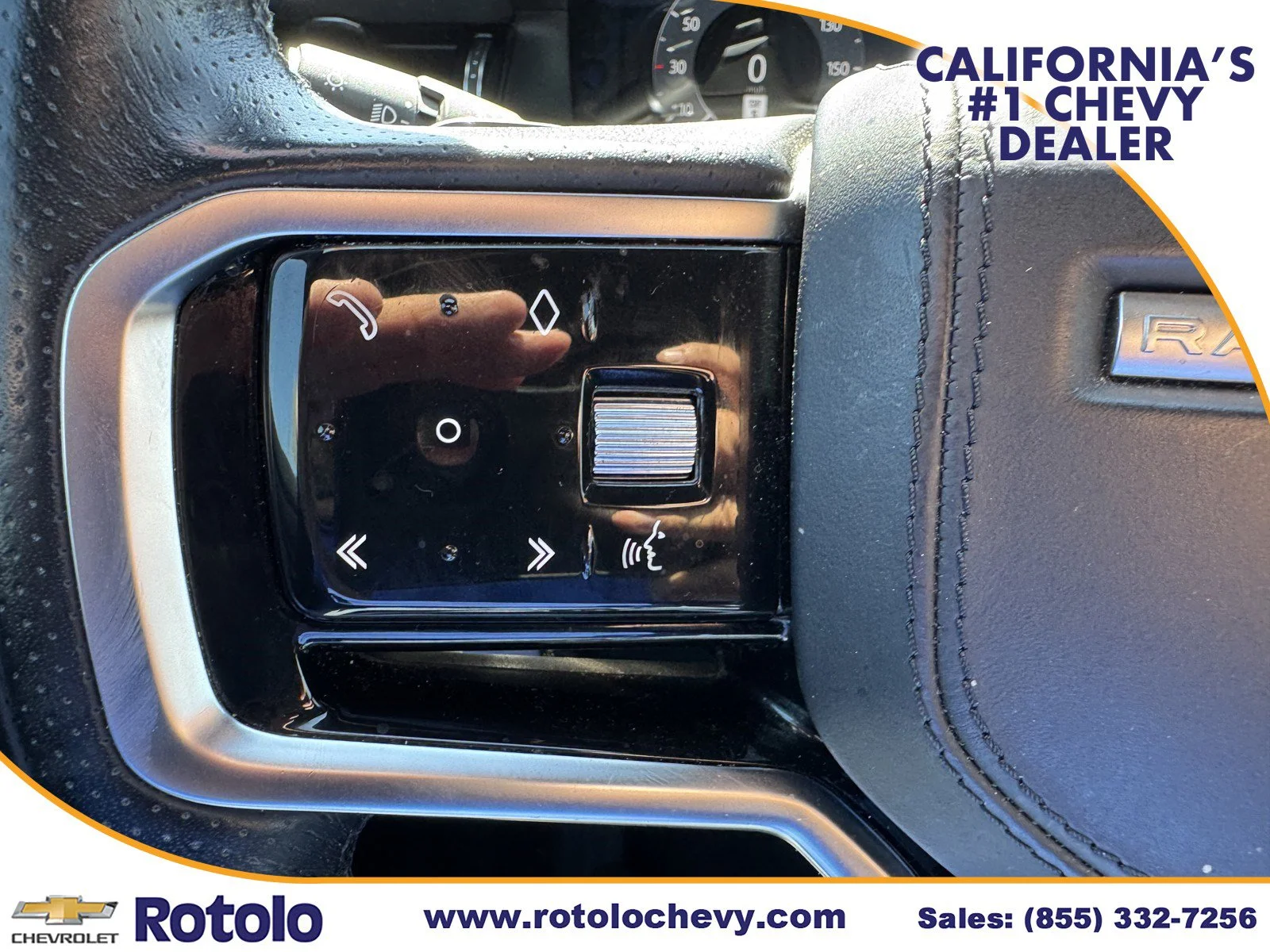 Used 2023 White Land Rover R-Dynamic SE image 22