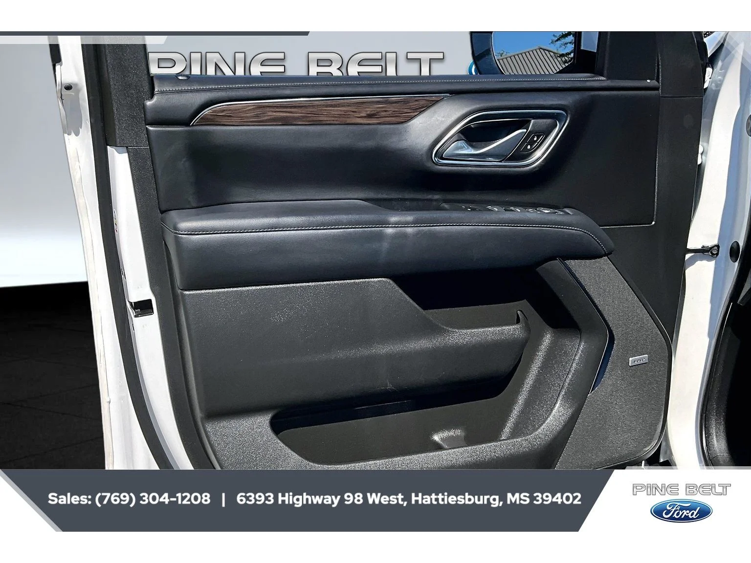 Used 2022 Iridescent Pearl Tricoat Chevrolet LT image 17