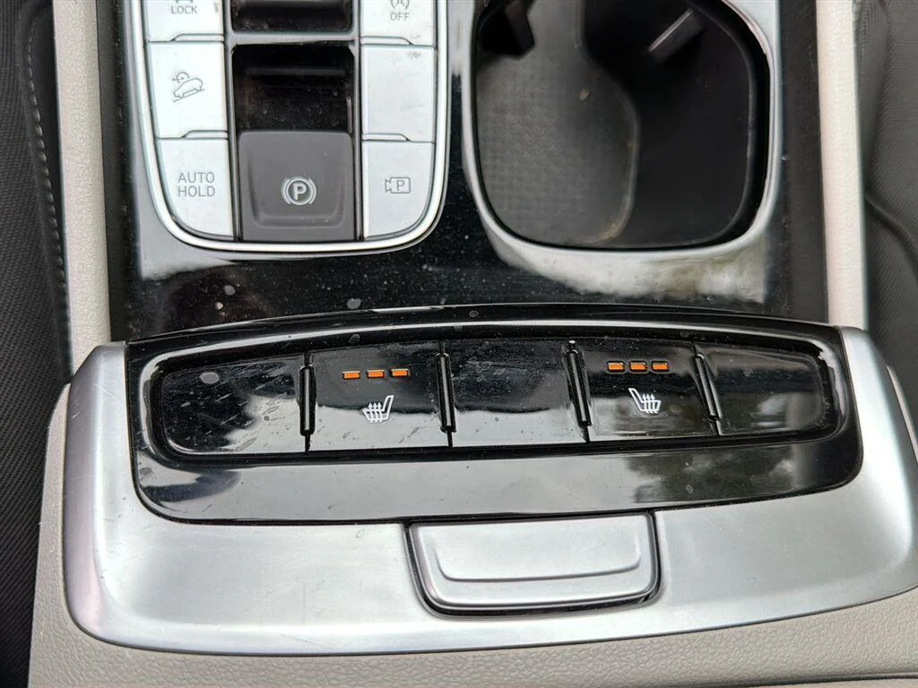 Used 2022 Quartz White Hyundai SEL image 3