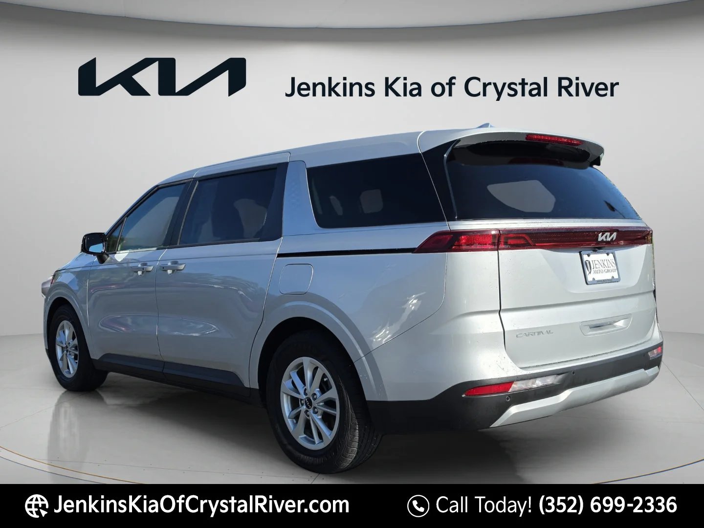 Used 2023 Silky Silver Kia LX image 7