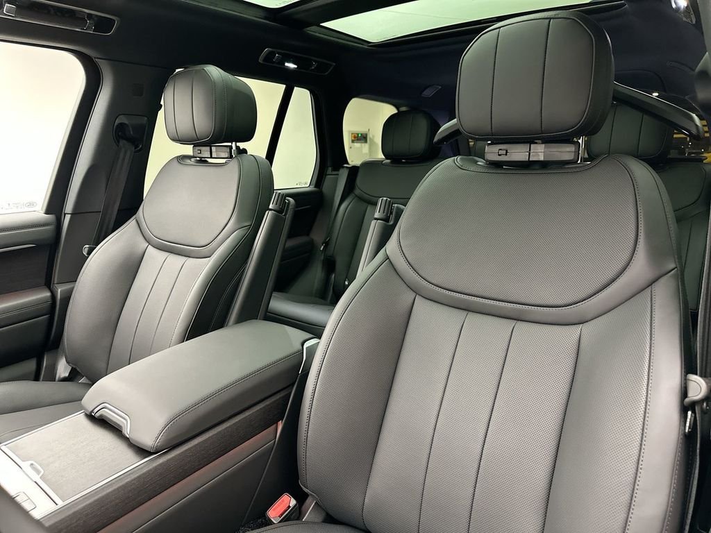 New 2026 Carpathian Gray Premium Metallic Land Rover SE image 10