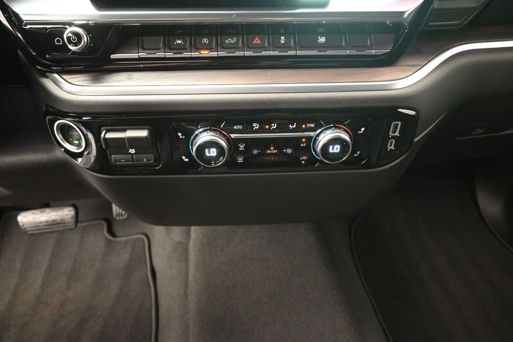 Used 2025 White GMC SLT image 4