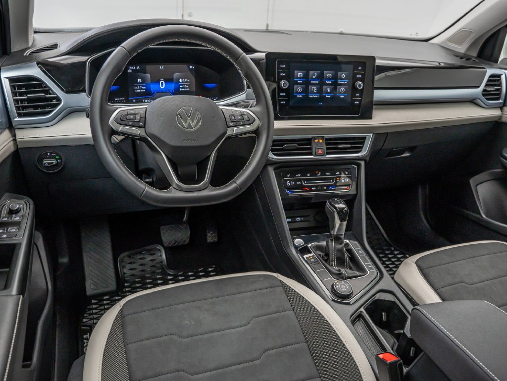 Used 2025 Pure White Volkswagen 1.5T SE image 4