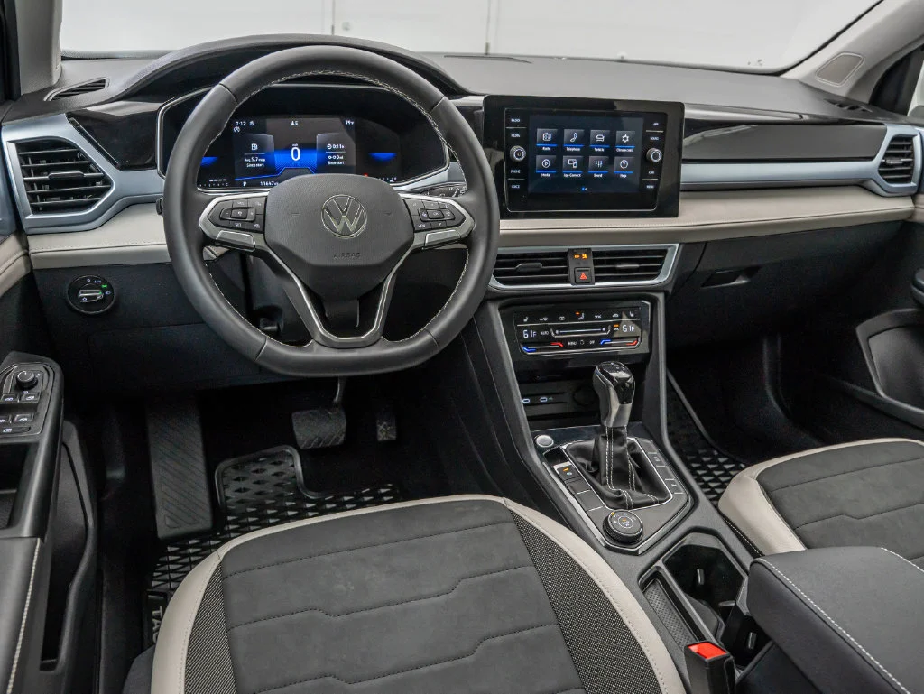 Used 2025 Pure White Volkswagen 1.5T SE image 4