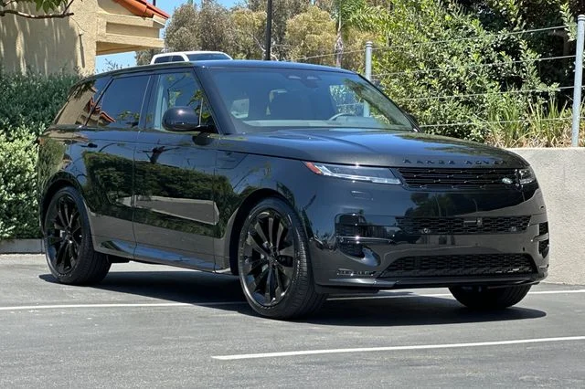 New 2026 Santorini Black Land Rover Dynamic SE image 7