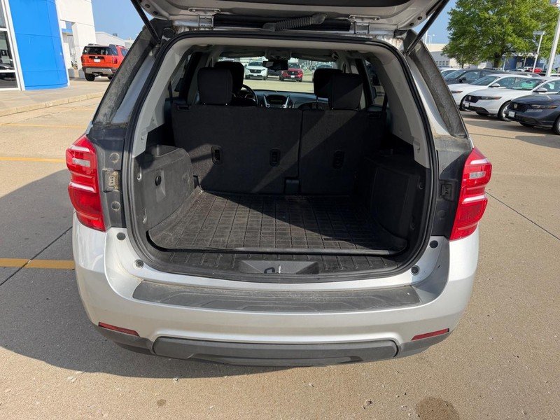 Used 2016 Silver Ice Metallic Chevrolet LT image 4