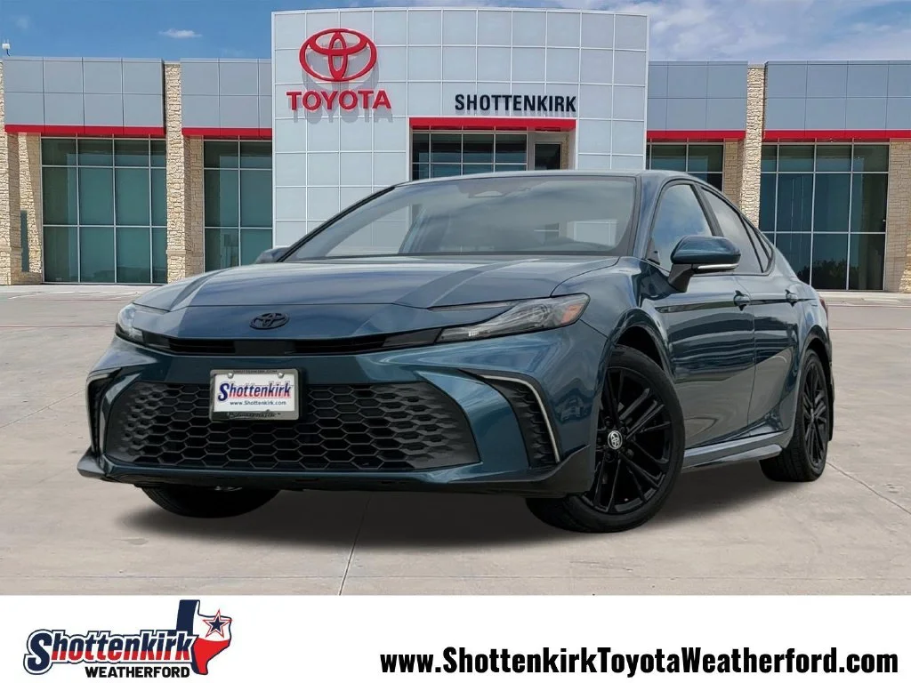 Used 2025  Toyota SE image 1