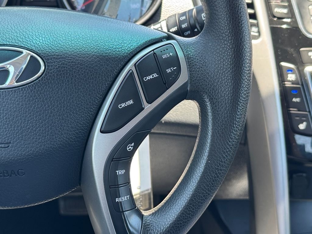 Used 2014 Shimmering Silver Hyundai Base image 12