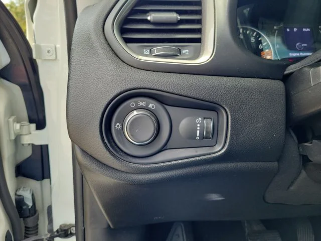 Used 2022 White Jeep Sport image 21