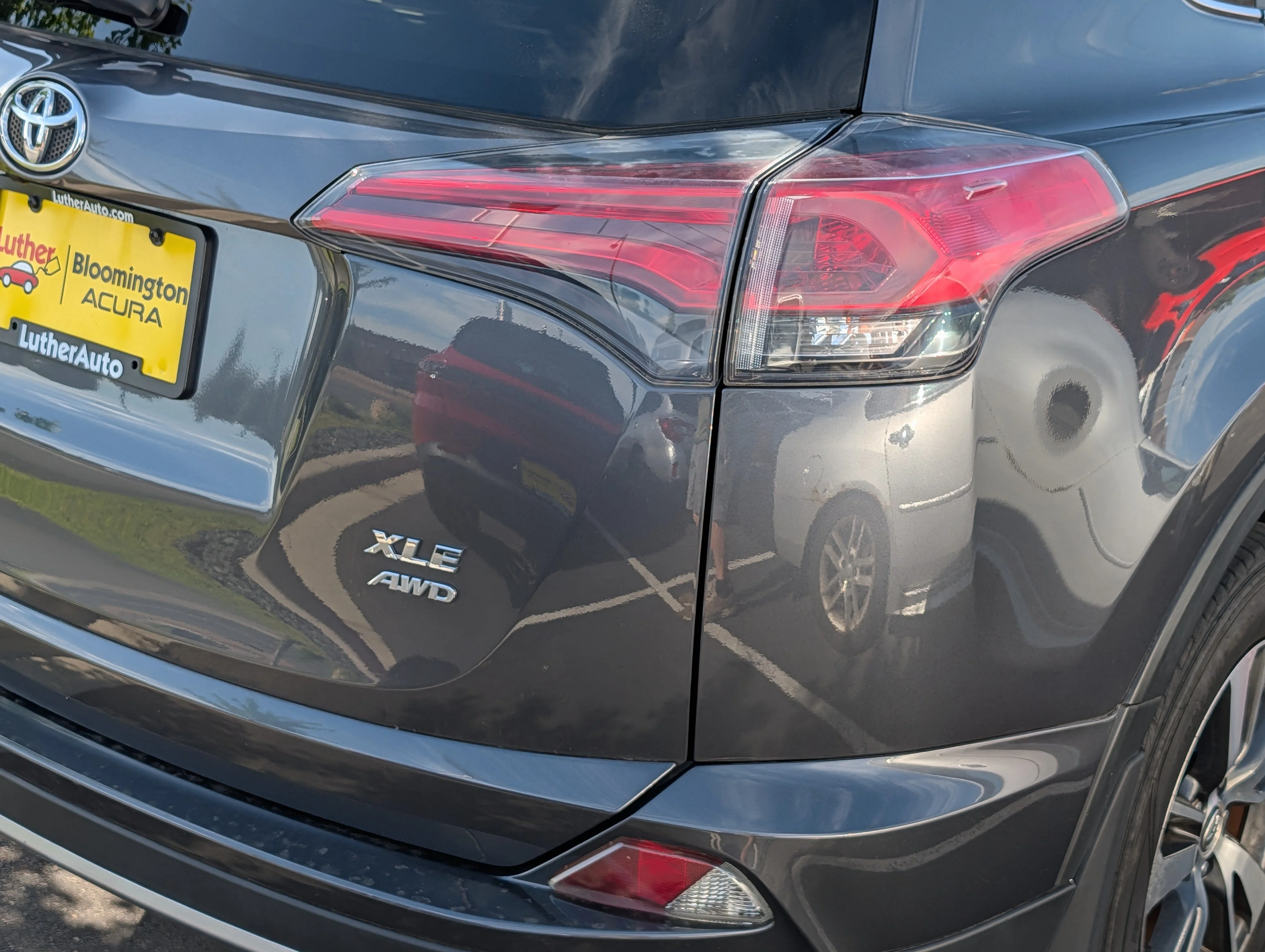 Used 2017 Magnetic Gray Metallic Toyota XLE image 17