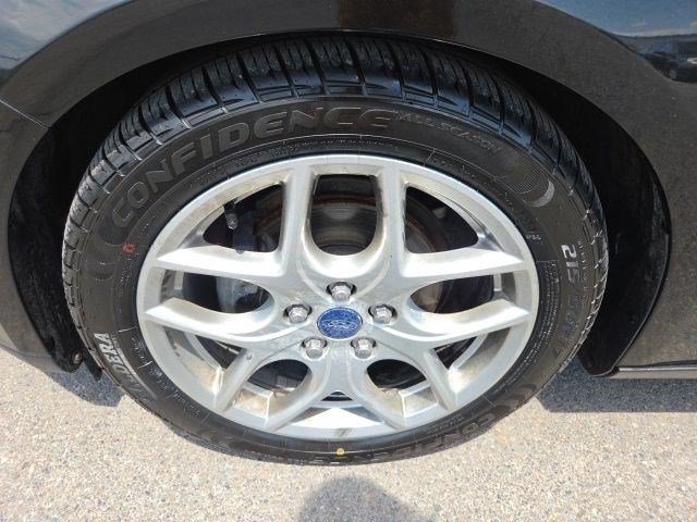 Used 2015 Black Ford SE image 23