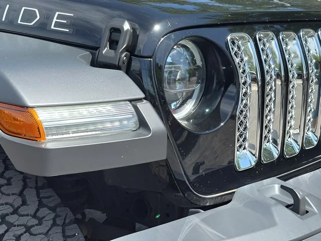Used 2023 Black Jeep High Tide image 28