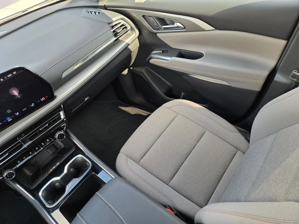 Used 2026 White Chevrolet LT image 17