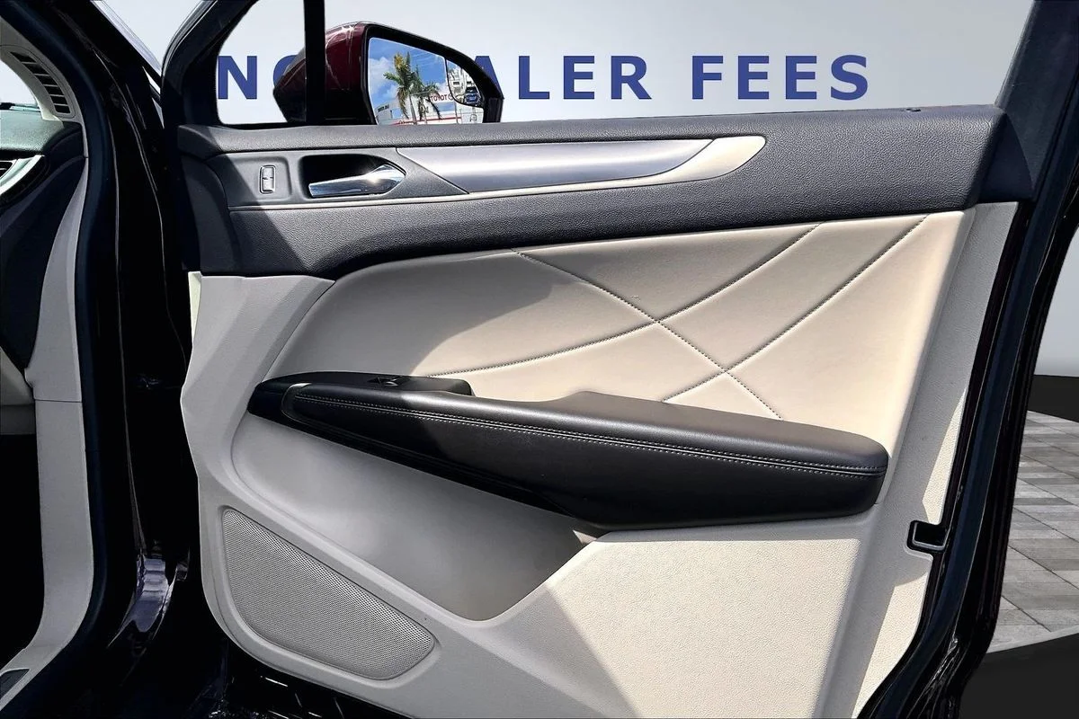 Used 2019 Red Lincoln Standard image 29
