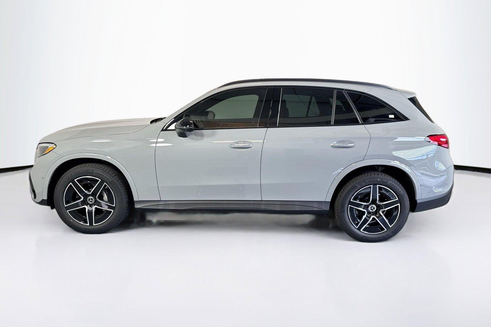 New 2026 Manufaktur Alpine Grey Mercedes-Benz GLC 300 image 8