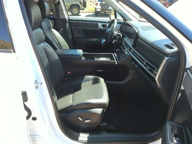 Used 2025 White Hyundai Limited image 21