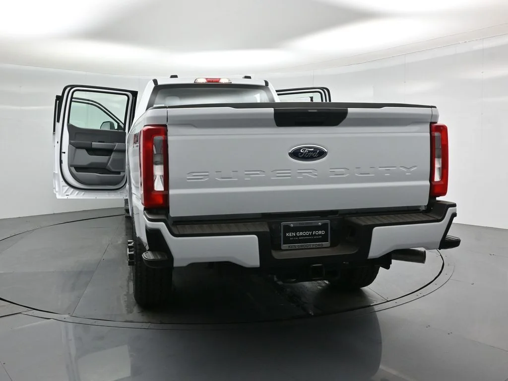 New 2026 Oxford White Ford XL image 27
