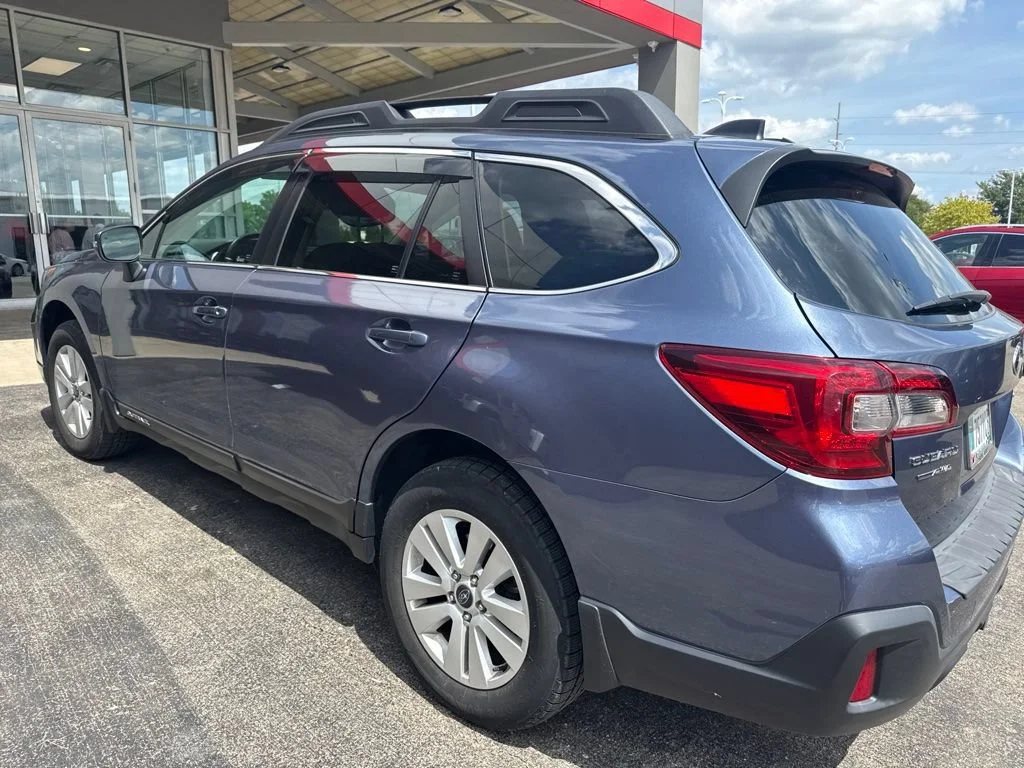 Used 2018 Twilight Blue Metallic Subaru 2.5i Premium image 8
