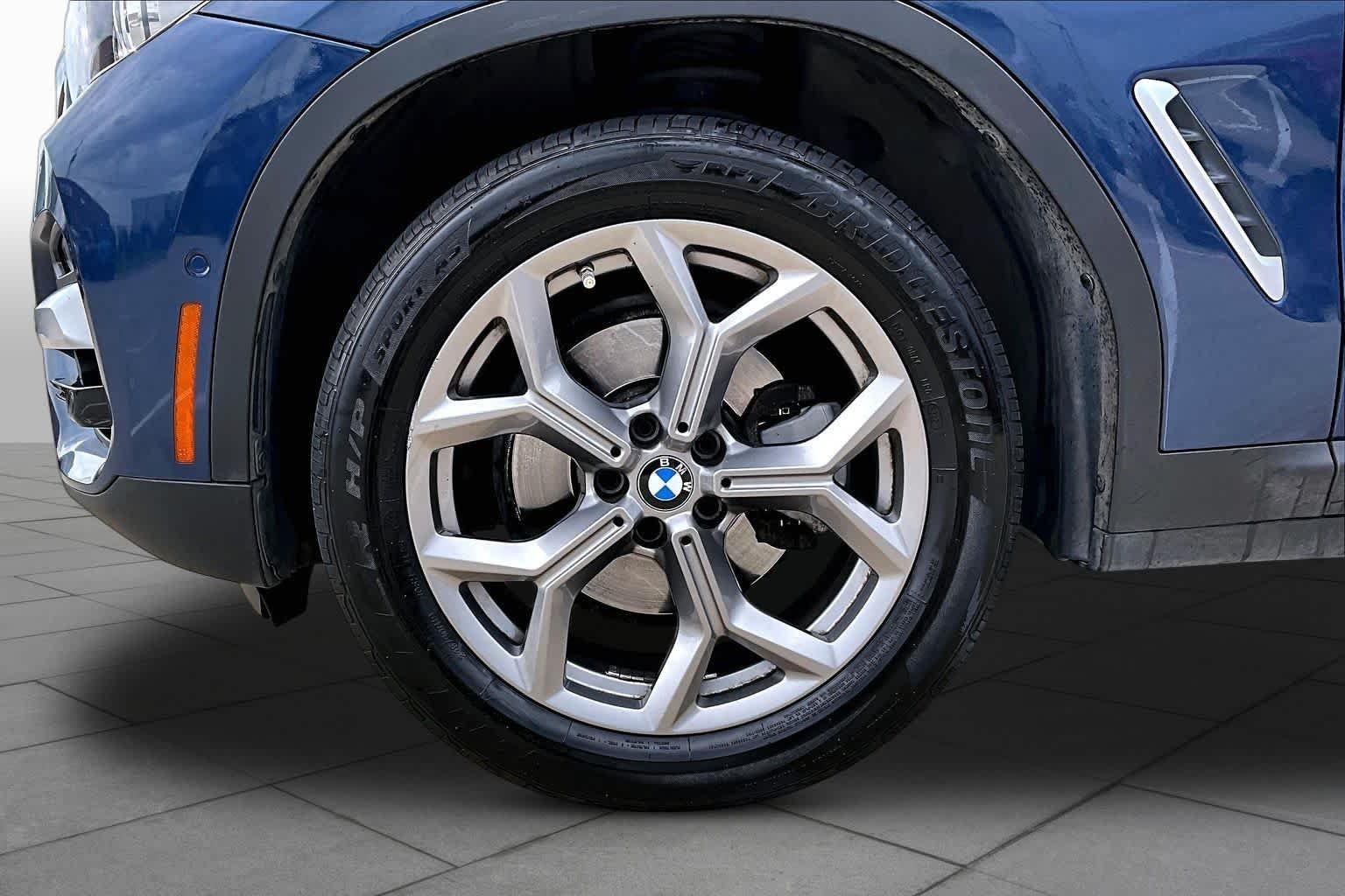 Used 2021 Phytonic Blue Metallic BMW xDrive30i image 11