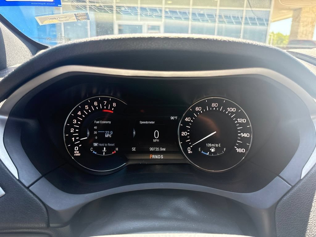Used 2017 Red Lincoln Reserve image 7