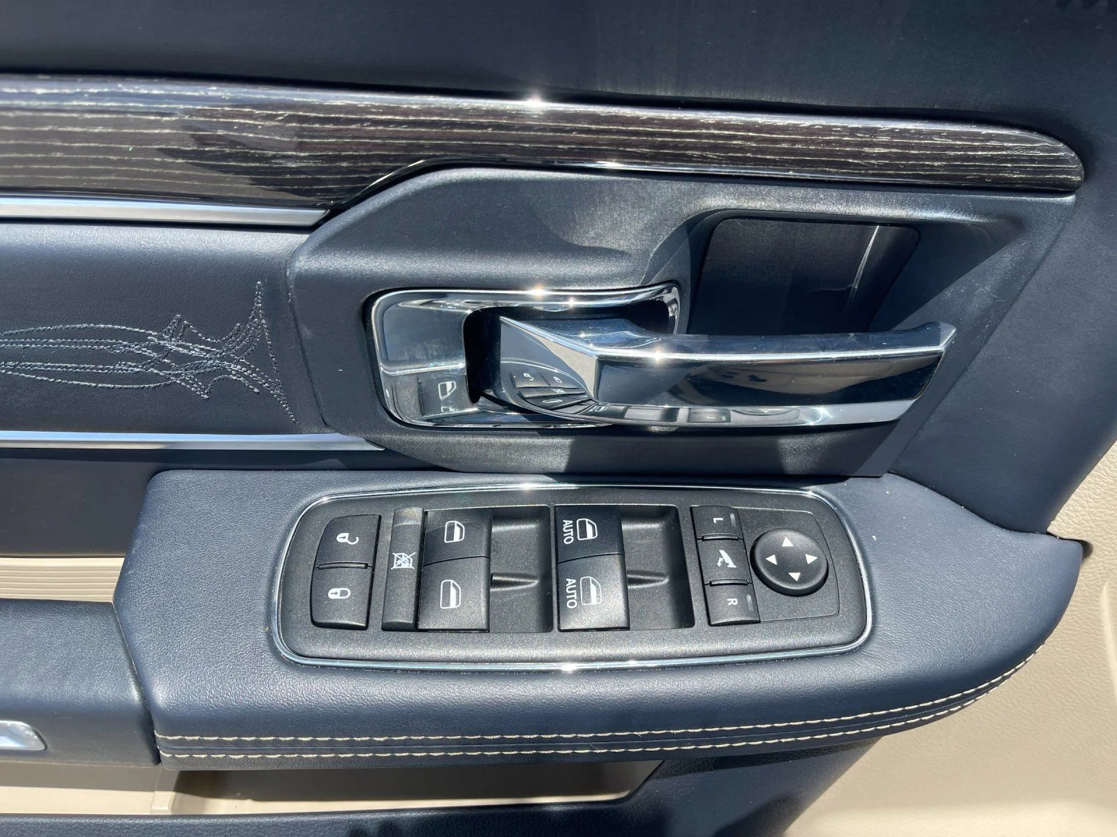 Used 2018 White Ram Laramie Longhorn image 13