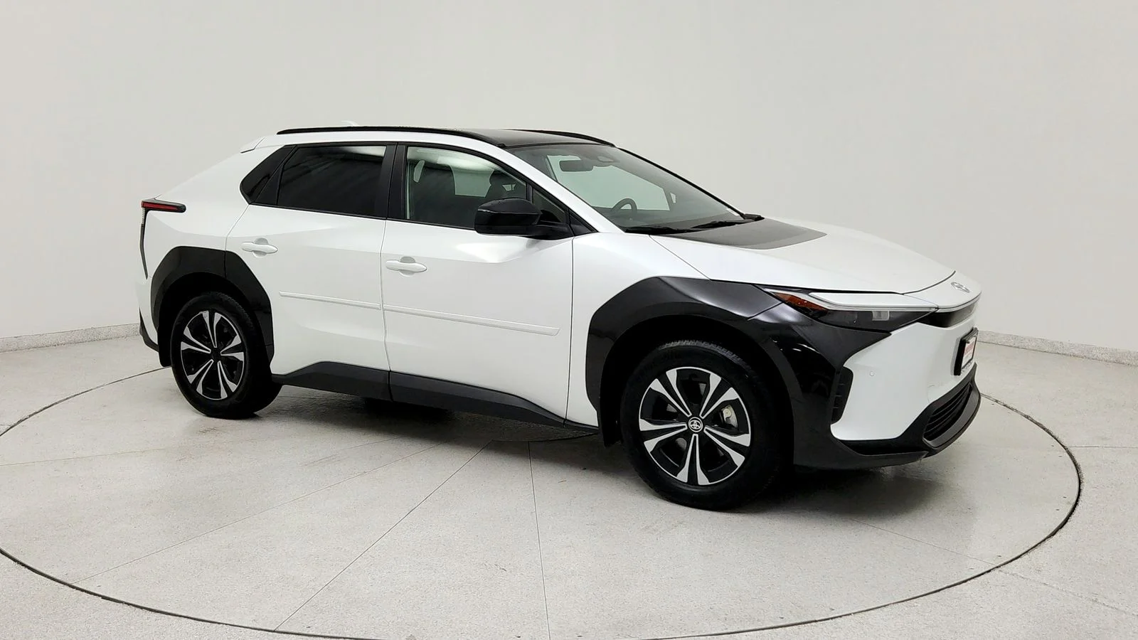 Used 2024 Beige Toyota XLE image 9