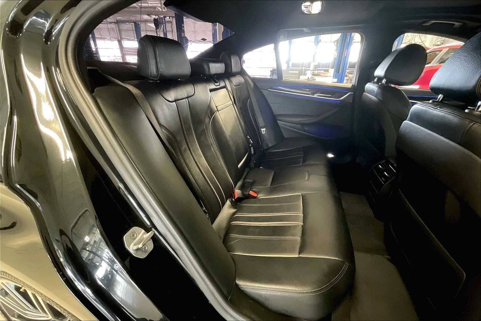Used 2019 Black Sapphire Metallic BMW 530e iPerformance image 18