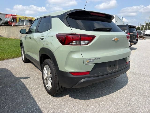 Used 2025 Green Chevrolet LS image 4