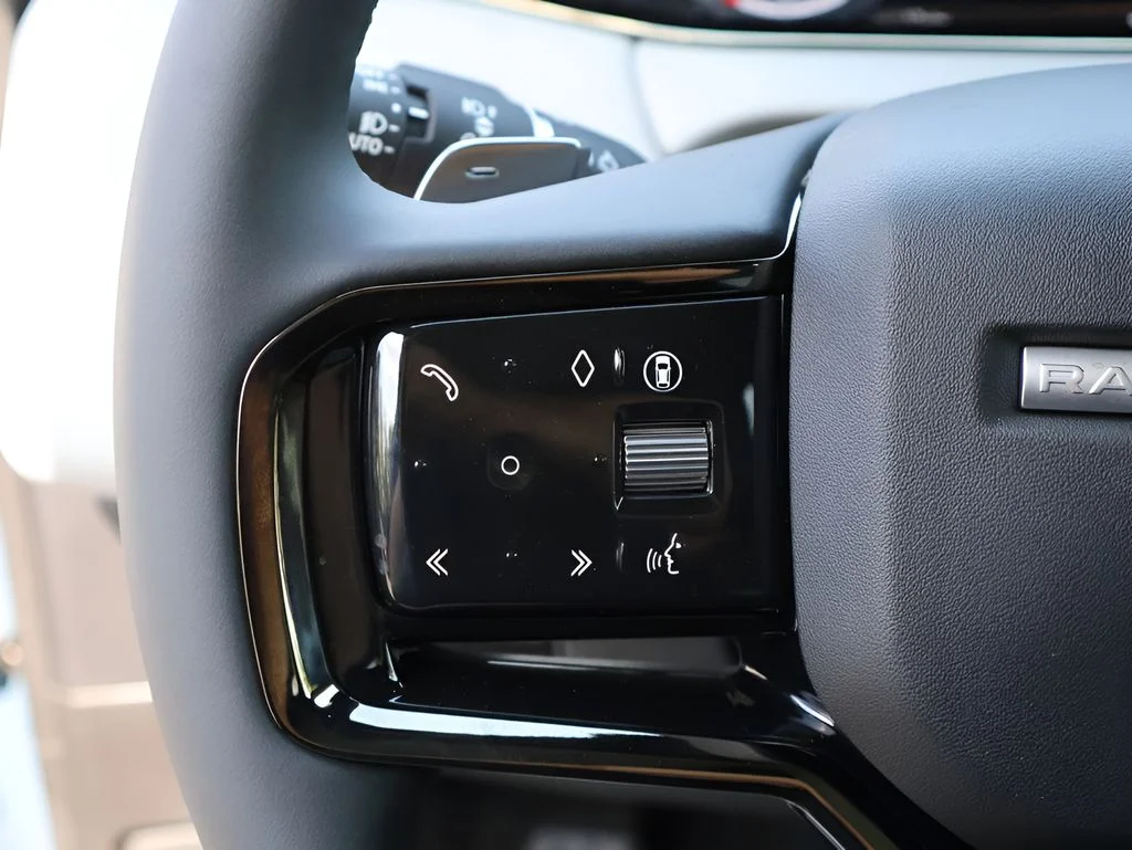 New 2026 Tribeca Blue Metallic Land Rover Hoxton Edition image 31