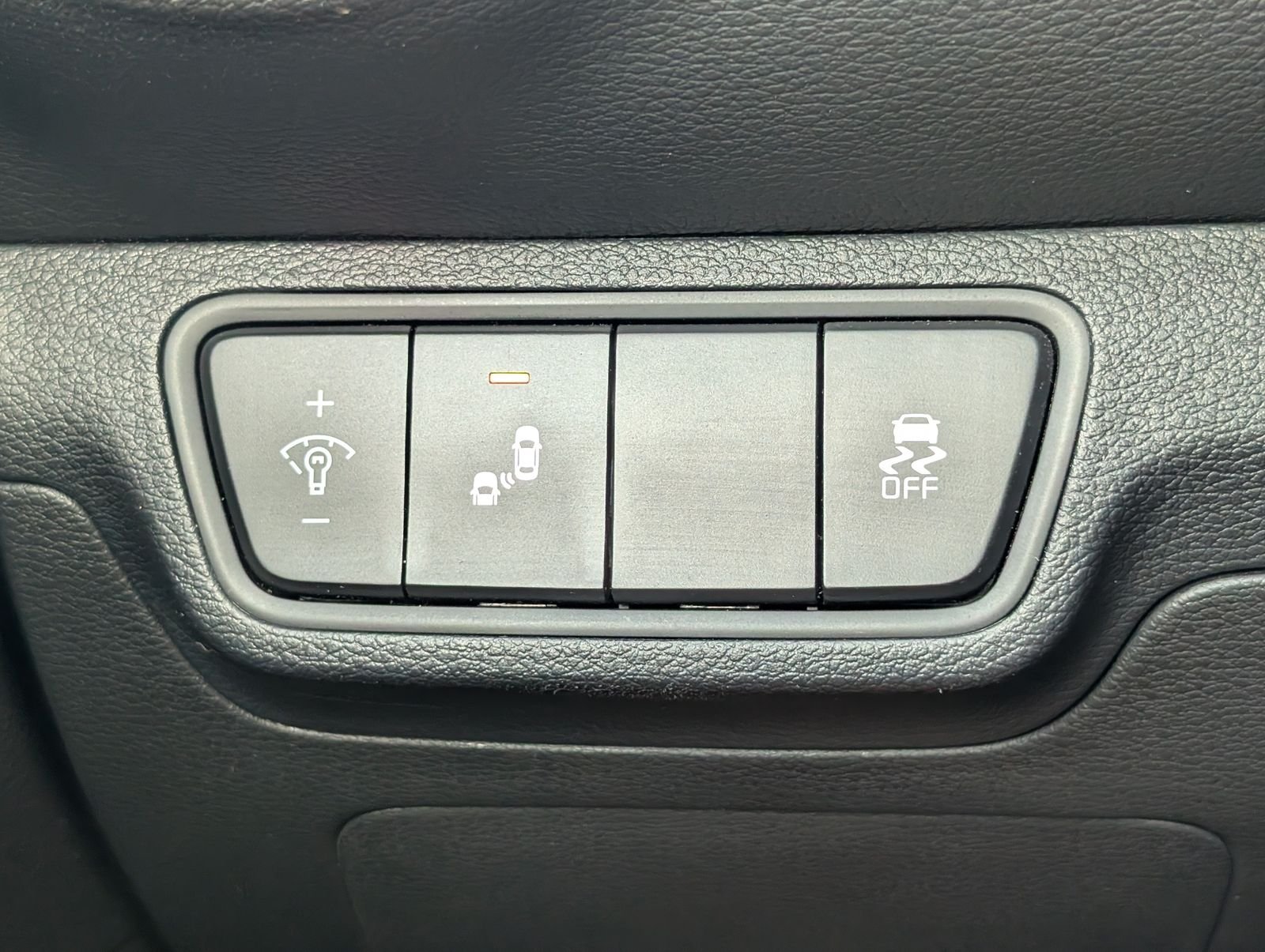 Used 2024 Snow White Pearl Kia GT-Line image 22