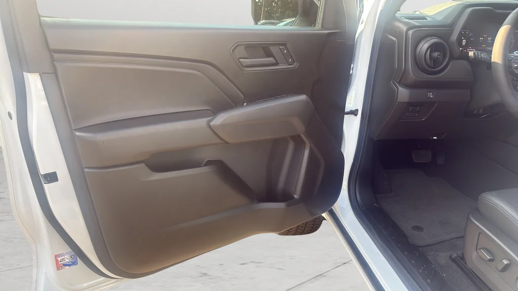 New 2026 Summit White Chevrolet Trail Boss image 9