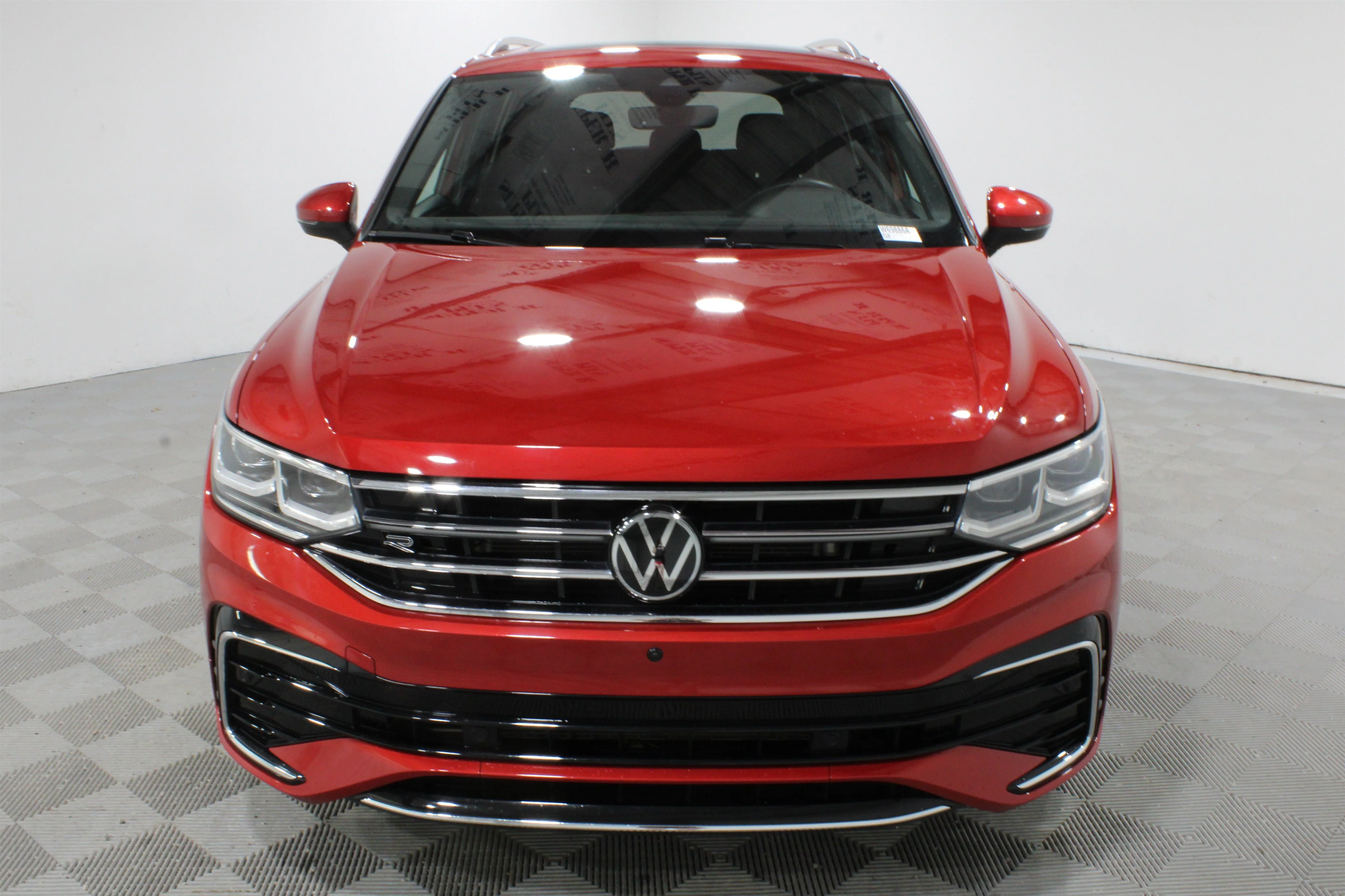 Used 2024 Kings Red Metallic Volkswagen SEL R-Line image 32