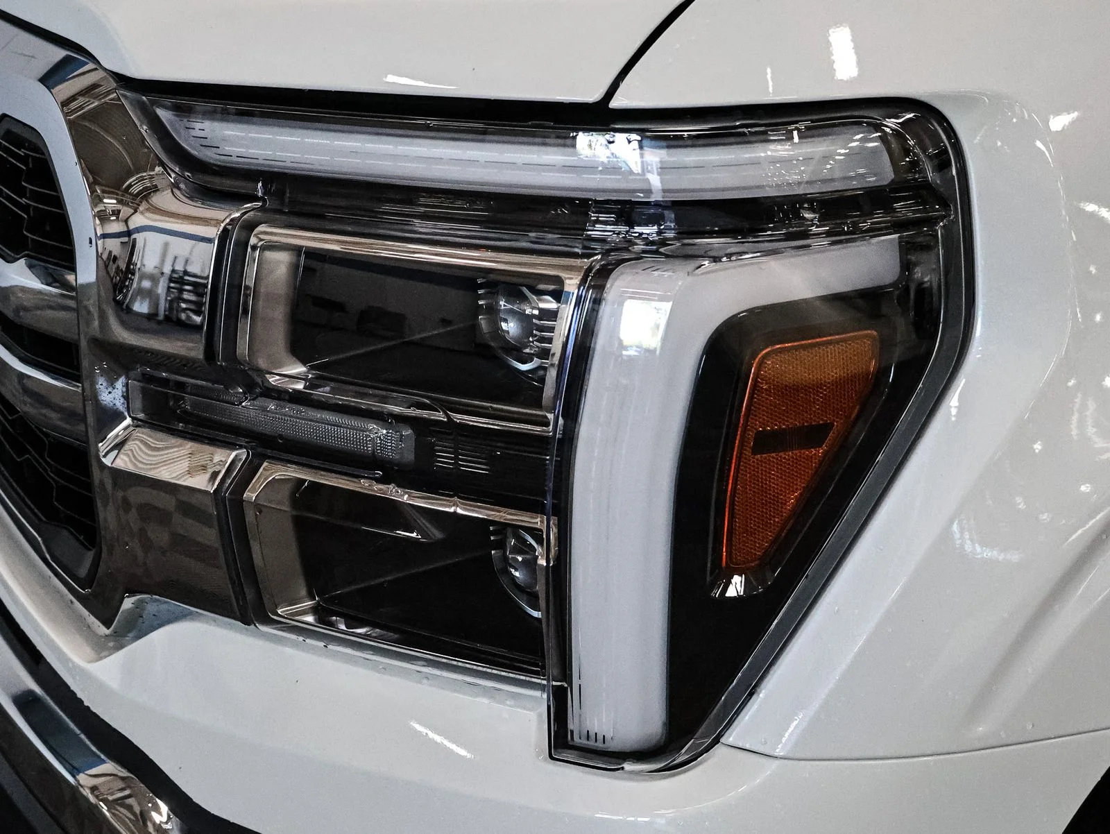 New 2026 Star White Metallic Tri-Coat Ford Lariat® image 14