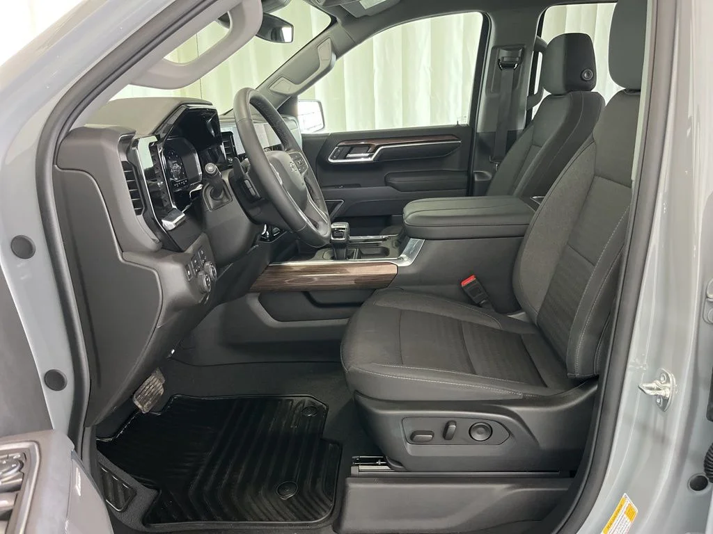 Used 2025 Gray Chevrolet RST image 3