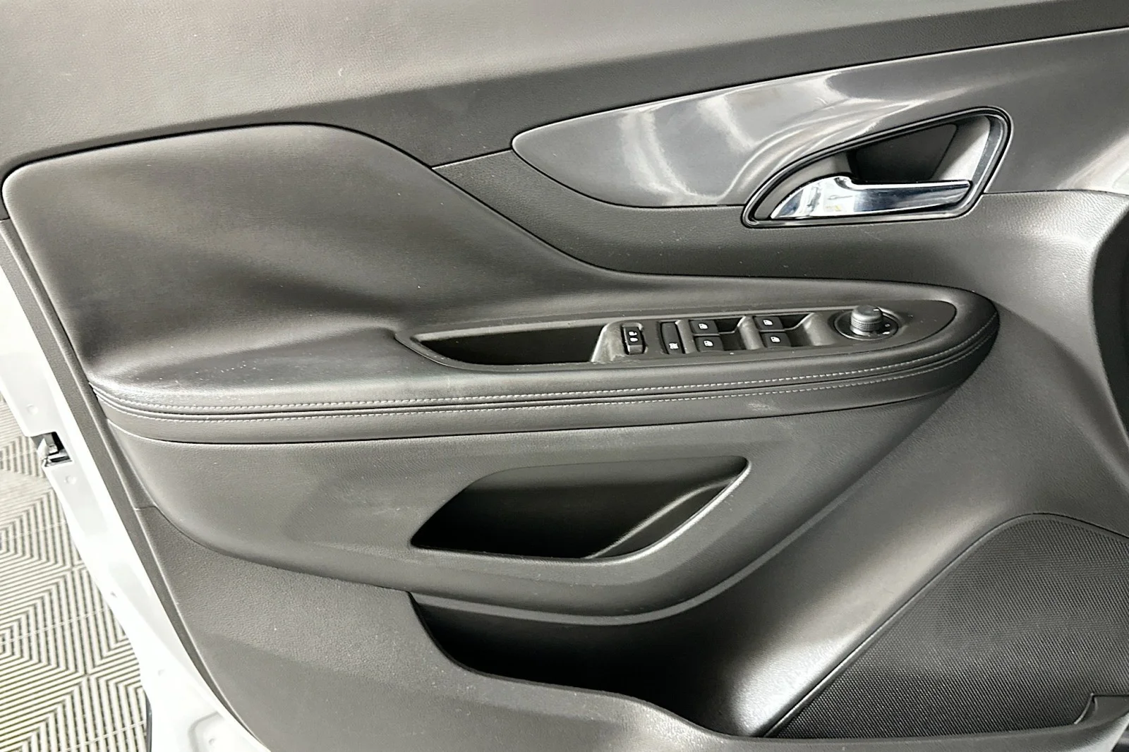 Used 2018 Summit White Buick Preferred image 21