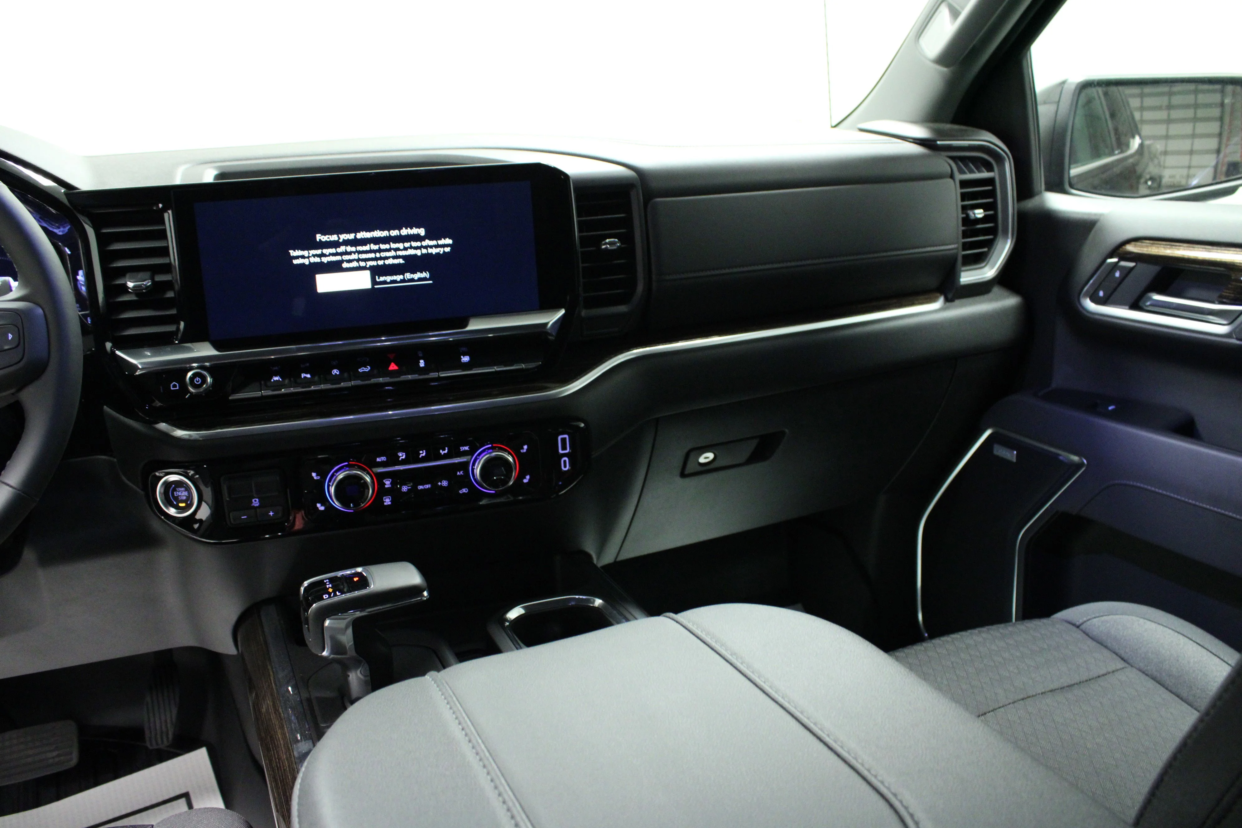 New 2025 Onyx Black GMC Elevation image 19